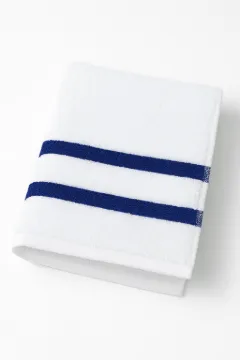 Picture of POOL TOWEL 24X48 #8.00 LBS TWO BLUE STRIPE ON ONE SIDE